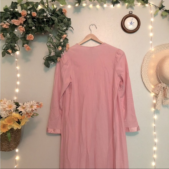 Vintage Victorian 80s Vanity Fair Ballet Pink Nightgown - Picture 5 of 7